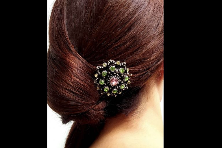 Full & Briss, broches elegantes con doble sistema