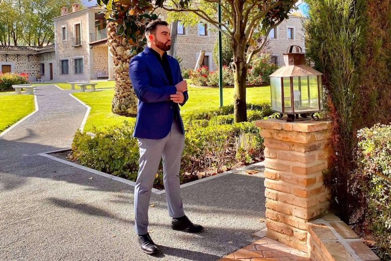 'Mirando al mar, soñé', el primer libro de Jorge Perales Nieto