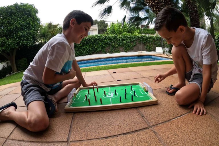 ¿Quiénes son los famosos y futbolistas que ya han jugado a PLAKKS? El juego de mesa que ha revolucionado el fútbol