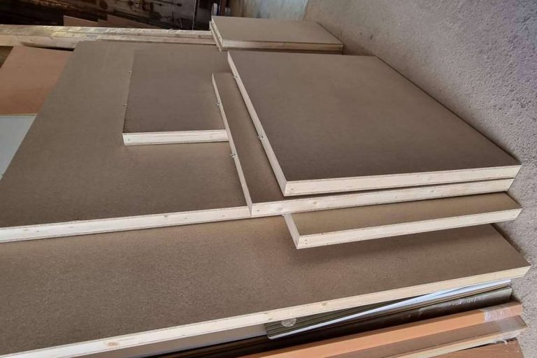 El servicio de fabricación a medida de estructuras y muebles de madera sostenible de MNA Stands