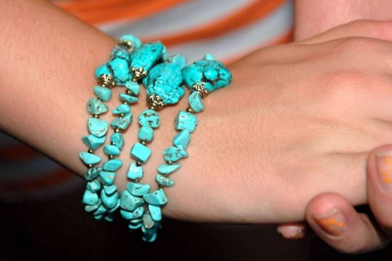 Topacio azul, turquesa, lapislázuli, ónice y rubí son las piedras ideales para el mes de diciembre de TH Jewels