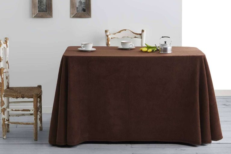 La Novena Nube dispone de faldas camillas para estar al calor de la sobremesa en invierno