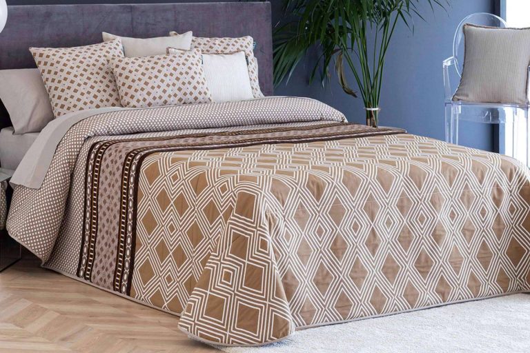 Los edredones de la Novena Nube visten la cama y abrigan durante la noche en invierno