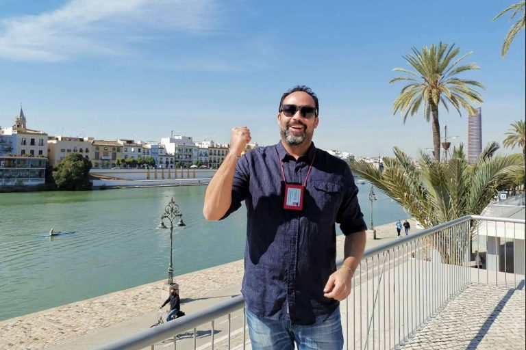 ¿Por qué es recomendable contratar un guía turístico en Sevilla?