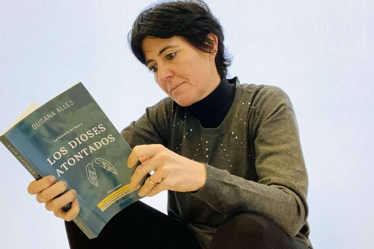 Escribir autoayuda en formato novela, el caso de Los Dioses atontados