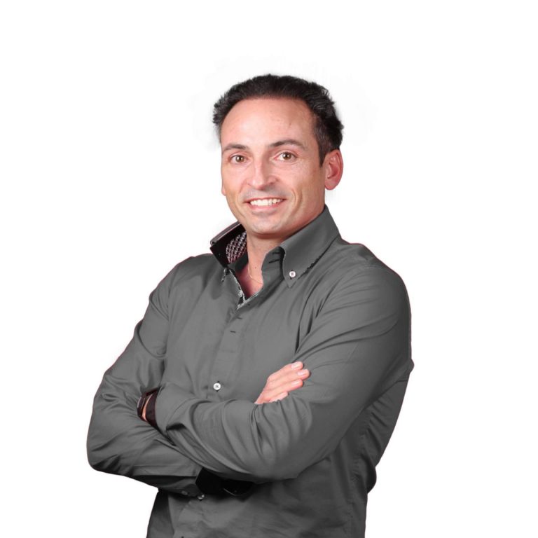 Implantes dentales e implantes con dientes inmediatos con el especialista Doctor Ismael Soriano