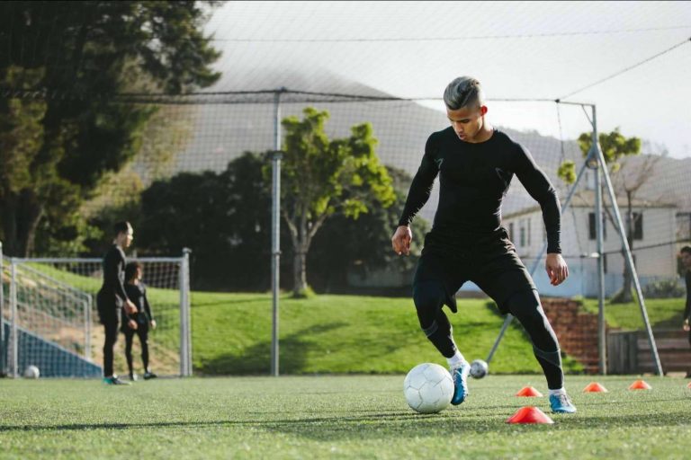 Encontrar clínica de fisioterapia en Madrid para futbolistas con EvoluteSoccer.com