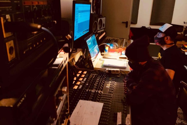 Crear una canción a través de una sencilla melodía, con La cabaña del árbol