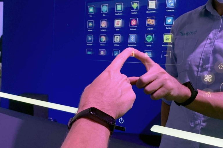 Conocer la inteligencia ambiental con Duriglass y sus modelos como el Smart Mirror