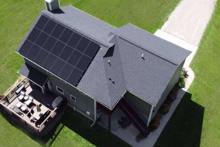La instalación de paneles solares puede incrementar el precio de una vivienda