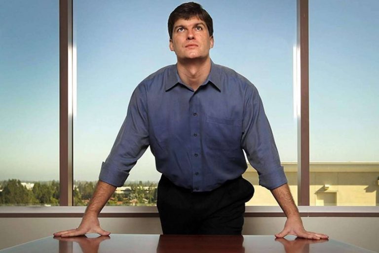La predicción que realiza el inversor de la Gran Apuesta, Michael Burry, sobre los fondos y la bolsa