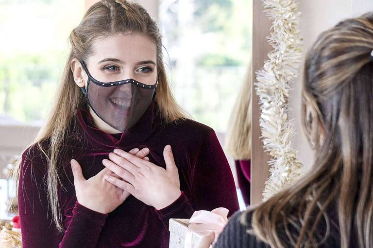 Xula recomienda no bajar la guardia durante el período navideño y lanza su colección de mascarillas para fiestas