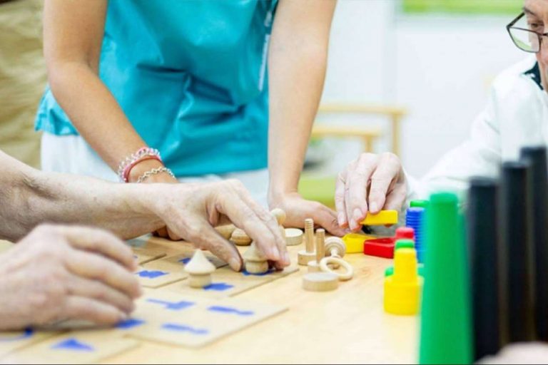 El centro de día concertado Salus Mayores ofrece servicios y actividades para los más mayores