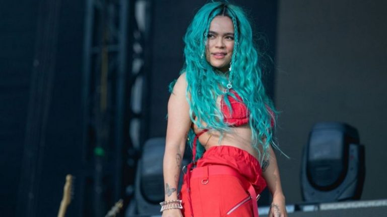 El batacazo de Karol G y otros artistas que han acabado con sus huesos en el suelo
