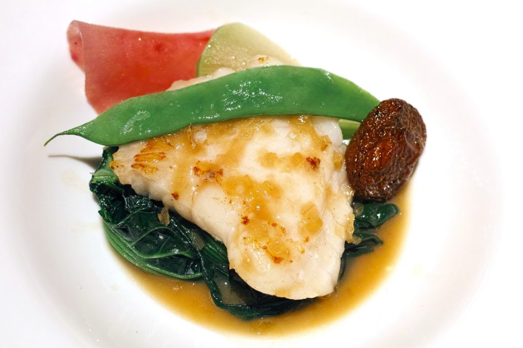 Merluza: el truco infalible para que no se pegue a la sartén