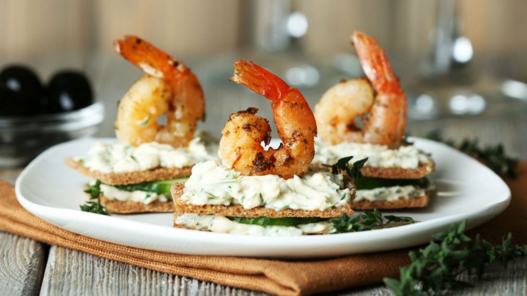 Así se hace un mousse de atún y gambas