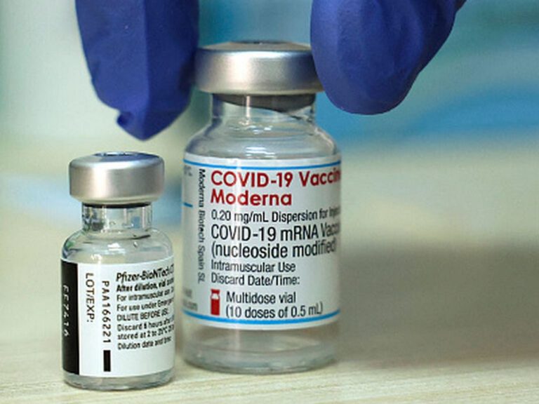 Los investigadores llevan a cabo la primera comparación directa de las vacunas de Pfizer/BioNTech y Moderna