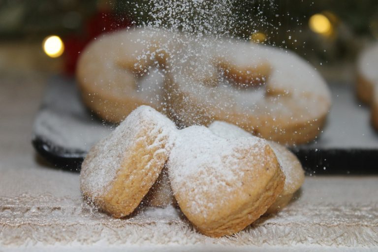 Así se preparan unos polvorones en el microondas