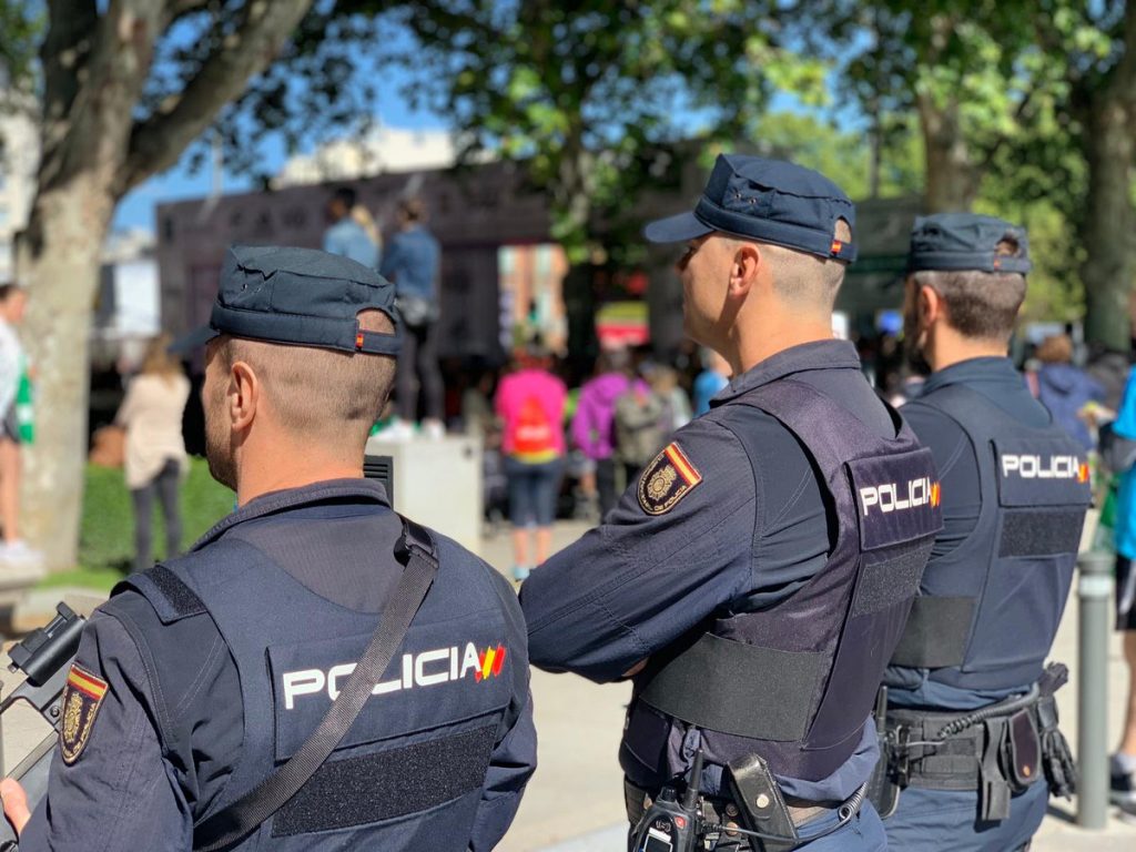 Vigilancia de embajadas, estaciones de tren, oficinas de correos y cuarteles del ejército