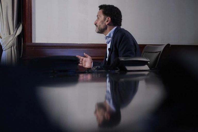 Bal avisa a Casado de que comete un 