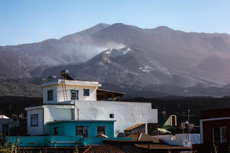 Investigan el impacto del volcán en la salud de la población de La Palma