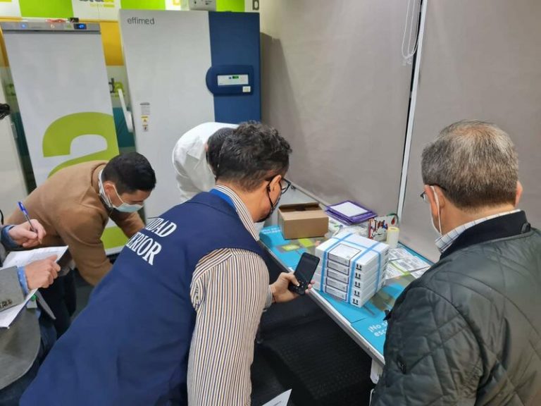 Sanidad entrega a la Junta de Andalucía 346.260 vacunas, 138.000 de ellas para niños