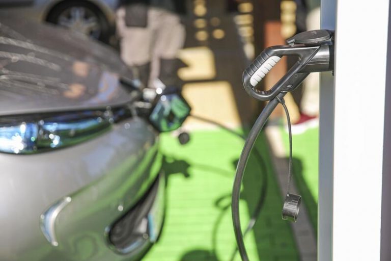 Las ventas de vehículos eléctricos se disparan un 37,8% en 2021