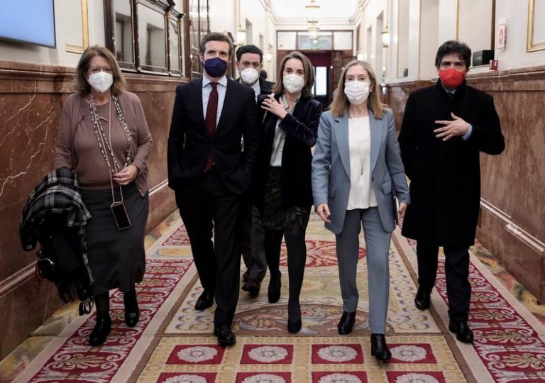 El PP registra en el Congreso una ley para crear una Inspección que vigile el uso del castellano en las aulas