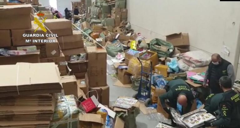 Requisados más de 145.000 juguetes falsificados o peligrosos de una nave de Pinto (Madrid)