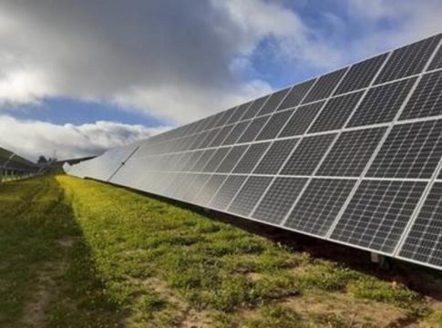Endesa Endesa pone en marcha ocho plantas solares en Badajoz con una potencia de 388 MW