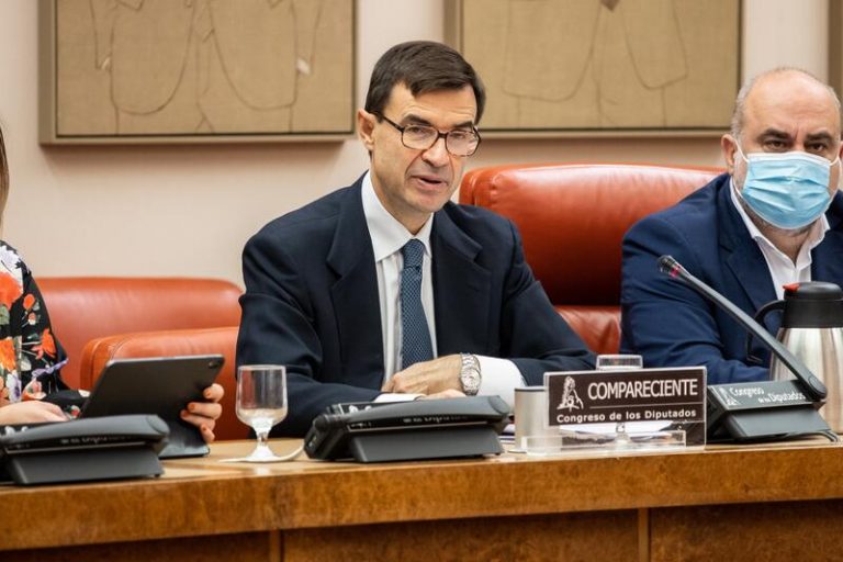 El cese del secretario de Estado para la UE enfrenta a la Asociación de Diplomáticos y a UGT