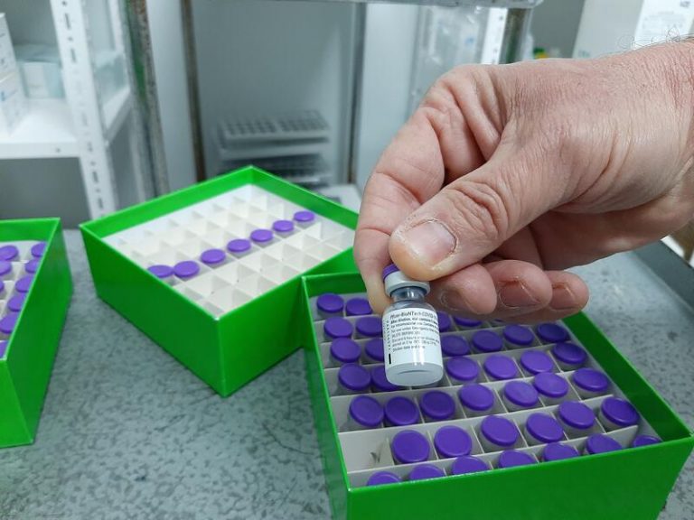 Los equipos militares de inmunización comienzan a vacunar en Valencia