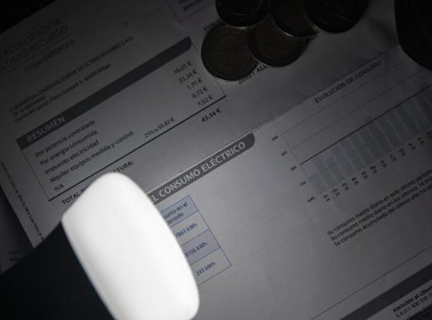 Precio de la luz El precio de la luz encadena este miércoles su cuarta subida y supera los 180 euros/MWh