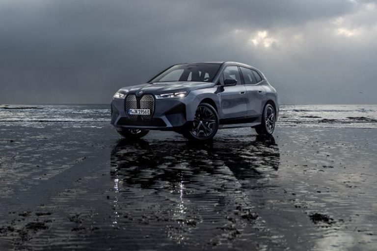 BMW presenta en el CES 2022 el nuevo BMW iX M60 eléctrico, que se lanzará al mercado en junio