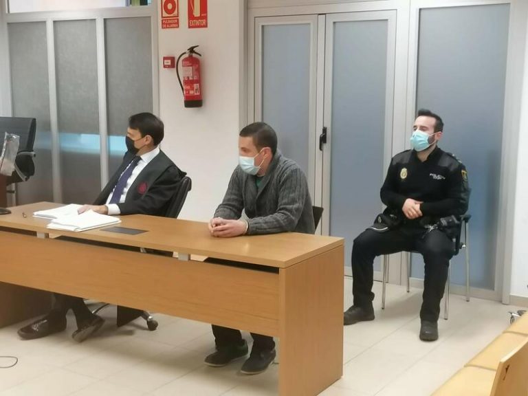 Condenado a prisión el hombre que asesinó a su madre de 69 puñaladas