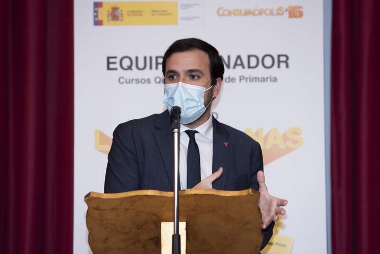 Ecologistas apoyan a Garzón ante las macrogranjas