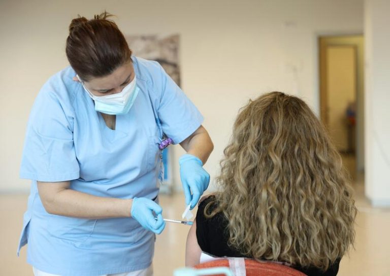 Más de 2 millones de madrileños cuenta ya con la tercera dosis