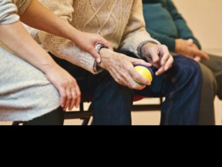 288 residencias catalanas presentan casos activos, 104 más