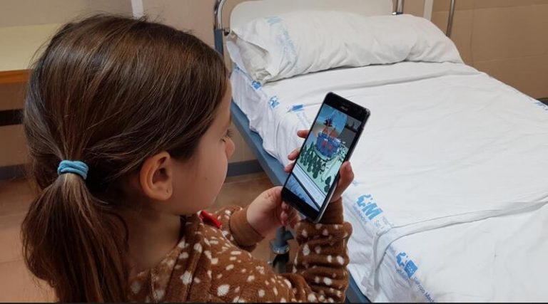 Cruz Roja llevará a 60 hospitales su aplicación para fomentar la educación de niños ingresados