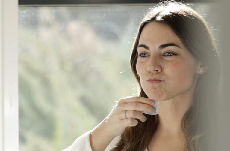 Estudio defiende que un tipo de enjuague bucal desactiva al 99,99% el virus