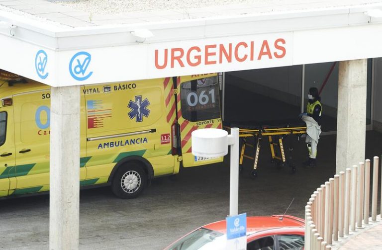 Cantabria suma tres muertes y 2.011 casos mientras bajan los hospitalizados