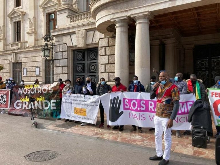 La madre de la víctima de insultos racistas en Valencia: 