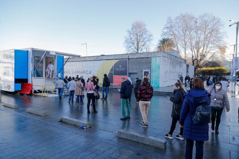 Galicia registra casi 5.000 contagios mientras los hospitalizados superan los 500