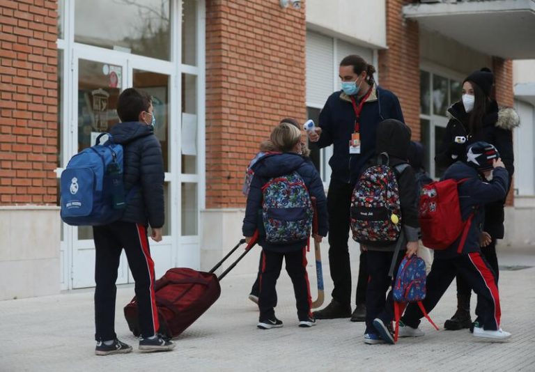 Cantabria afronta la 'vuelta al cole' con 182 nuevas bajas de docentes