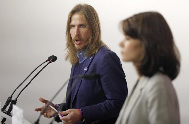 Podemos acusa a Sánchez de dar pábulo a bulos contra Garzón