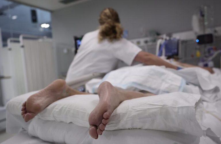 Madrid notifica 8.509 nuevos casos, crecen hospitalizados y fallecidos