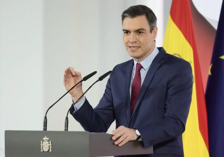 Sánchez viajará a Emiratos en febrero con la polémica sobre la vuelta del Rey emérito