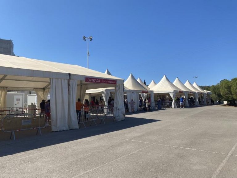 Baleares notifica 4.896 nuevos casos y tres nuevas defunciones