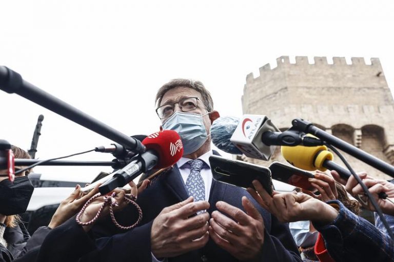 Puig no ve razonable que las farmacias de Valencia puedan cobrar por los test 