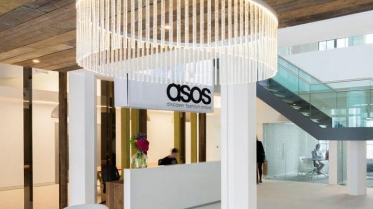 Asos pasará a cotizar en el mercado principal de la Bolsa de Londres tras 20 años en el alternativo